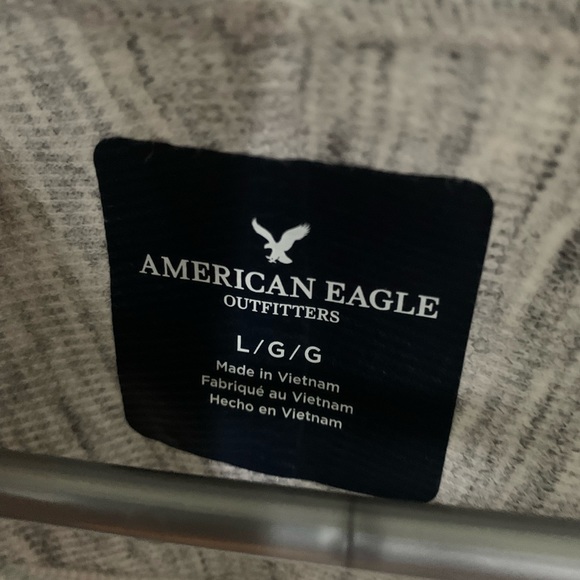 American eagle white and gray long sleeve shirt - Picture 3 of 3